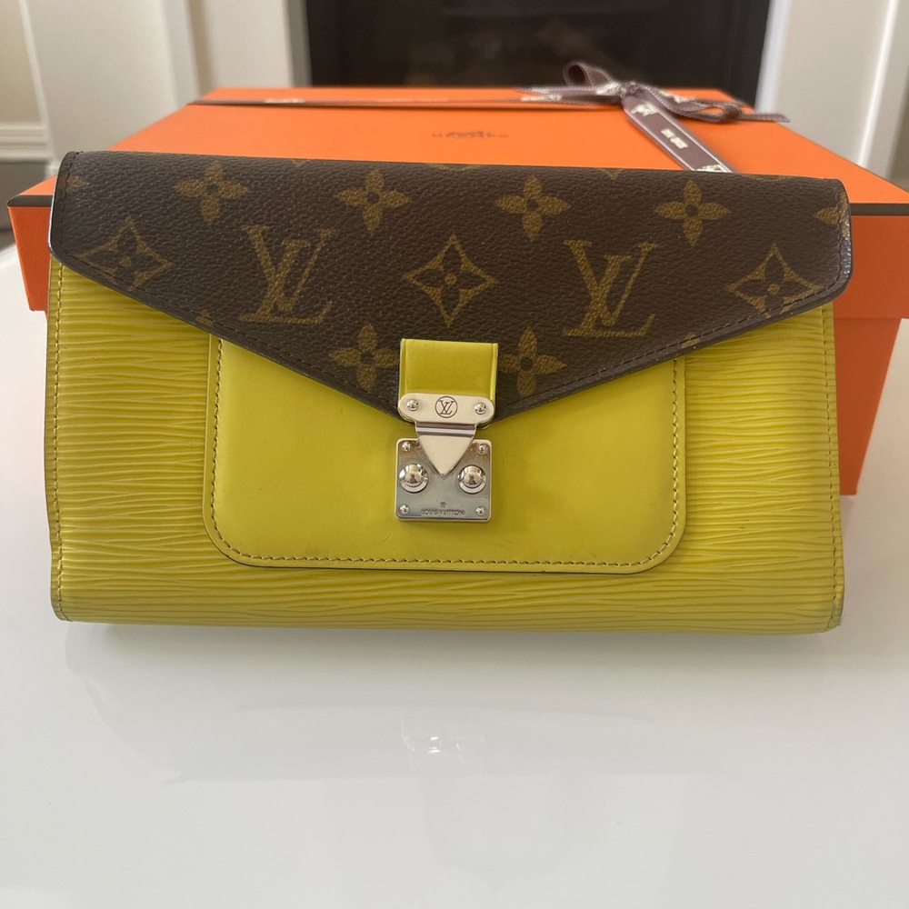 LOUIS VUITTON Wallet Authentic